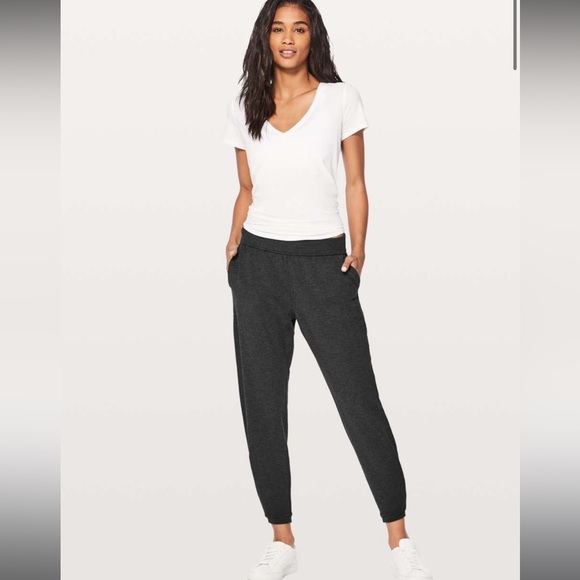 NWOT Lululemon Twisted & Tucked Pant 25" - Picture 2 of 9